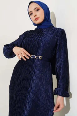 Vue alternative de Gathered Pleated Belted Dress Navy Blue