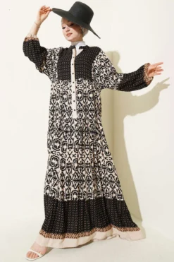 Buttoned Ethnic Patterned Tiered Dress Beige groothandel dress - Hicabistan Turkije fabriek