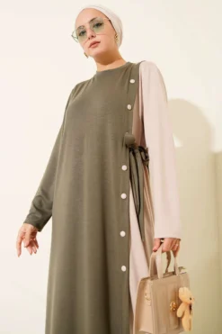 Buttoned Side Tied Crew Neck Dress Khaki en gros dress view 2 - Hicabistan usine Turquie
