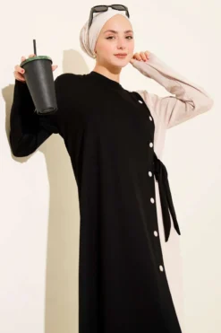 Buttoned Side Tied Crew Neck Dress Black en gros dress view 2 - Hicabistan usine Turquie