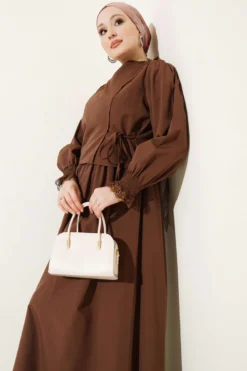 Lace Detailed Poplin Dress Brown en gros dress view 2 - Hicabistan usine Turquie