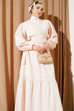 Alternative view of Lace Front Tie Set Beige