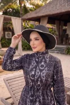 منظر بديل لـ Patterned Adjustable Waist Three-Piece Modest Swimwear Black