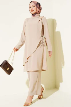 Two-Piece Set with Gold Accessories and Ties Beige