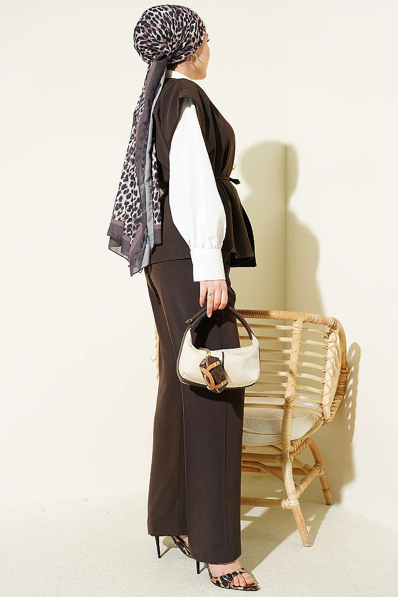 Vest with Brooch Two-Piece Set Brown al por mayor clothing set view 3 - Hicabistan fábrica Turquía
