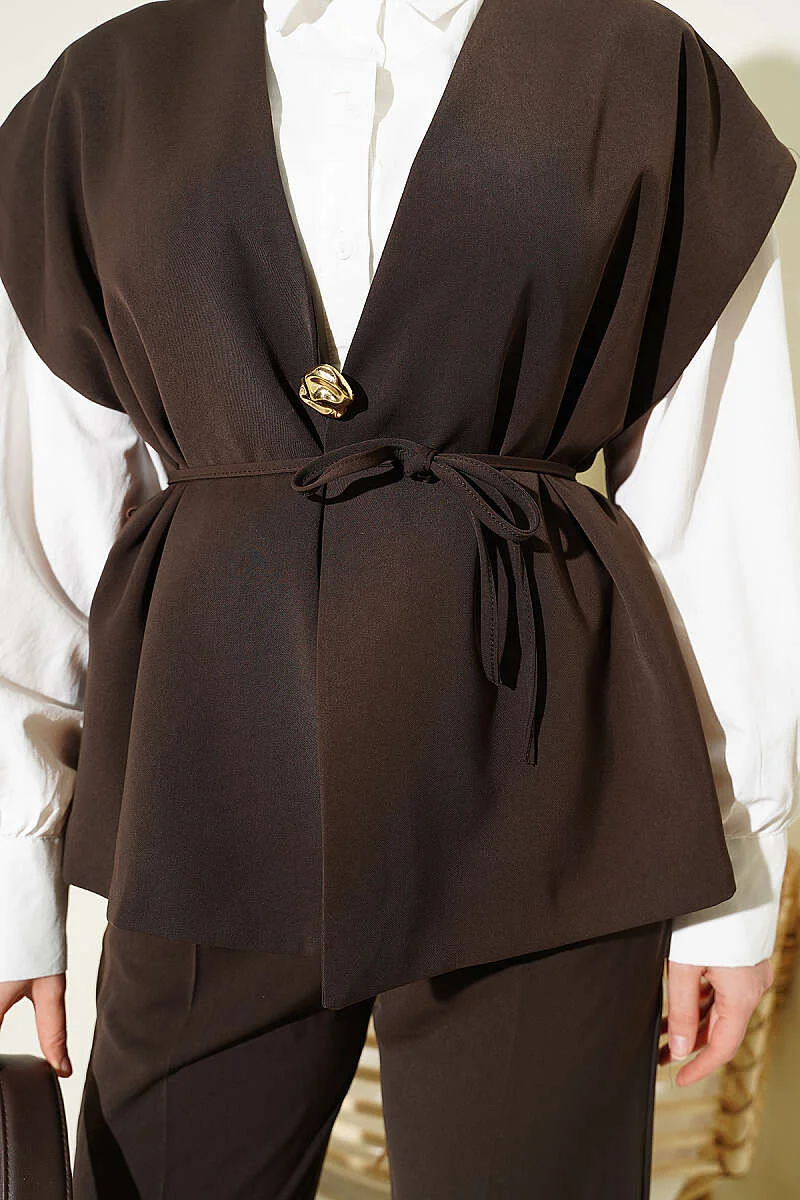 Vest with Brooch Two-Piece Set Brown al por mayor clothing set view 4 - Hicabistan fábrica Turquía