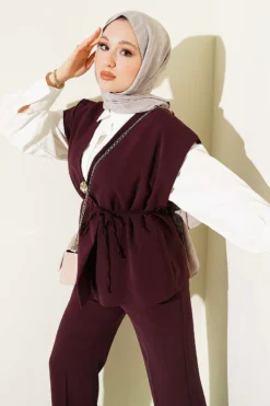 Alternative view of Vest with Brooch Two-Piece Set Burgundy