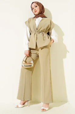 Alternative view of Vest with Brooch Two-Piece Set Gold