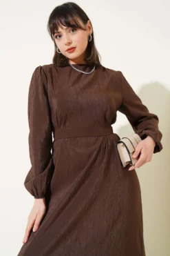 Alternative view of Wrinkled Texture Belted Dress Brown