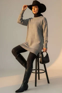 Vue alternative de Square Embossed Soft Knit Tunic Grey
