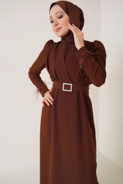 Alternative Ansicht von Feathered Belted Dress Brown