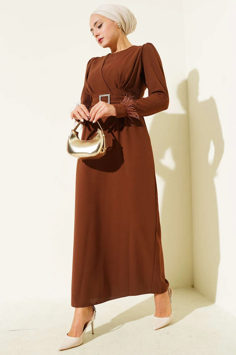 Feathered Belted Dress Tan en gros dress - Hicabistan usine Turquie
