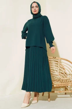 Stone-Embellished Crepe Set Emerald