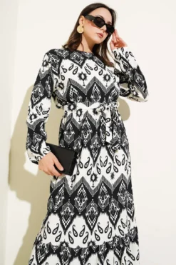 Alternative view of Belted Gathered Patterned Dress Black