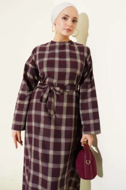 Belted Checkered Flared Dress Plum بالجملة dress view 2 - Hicabistan مصنع تركيا