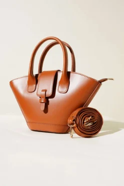 Sac à main triangle magnétique beige