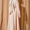 Cross Front Pleated Satin Dress Beige all'ingrosso dress view 3 - Hicabistan fabbrica Turchia