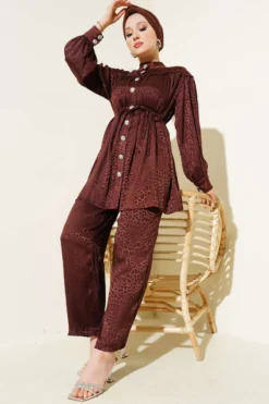 Stone Button Patterned Jacquard Two-Piece Set Brown en gros clothing set - Hicabistan usine Turquie