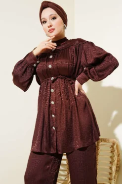 Stone Button Patterned Jacquard Two-Piece Set Brown en gros clothing set view 2 - Hicabistan usine Turquie