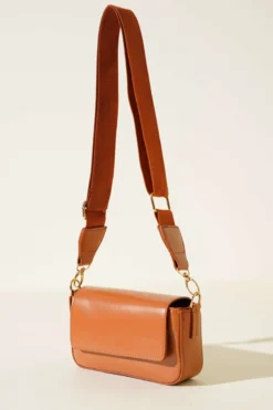 Single-Eyed Magnetic Shoulder Bag Tan