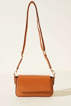 Alternative view of Single-Eyed Magnetic Shoulder Bag Tan