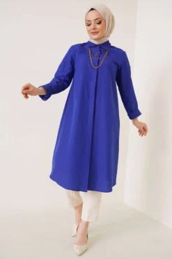 Alternative view of Long Model Classic Collar Tunic