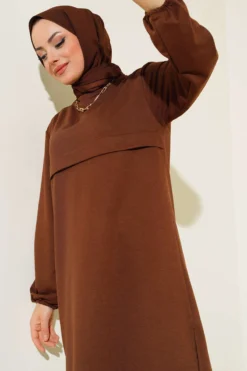 Vista alternativa di Split Long Two-Piece Set Brown