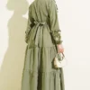 Ruffled Collar Embroidered Poplin Dress Khaki Großhandel dress view 3 - Hicabistan Türkei Fabrik