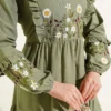 Ruffled Collar Embroidered Poplin Dress Khaki Großhandel dress view 4 - Hicabistan Türkei Fabrik