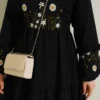 Ruffled Collar Embroidered Poplin Dress Black بالجملة dress view 3 - Hicabistan مصنع تركيا