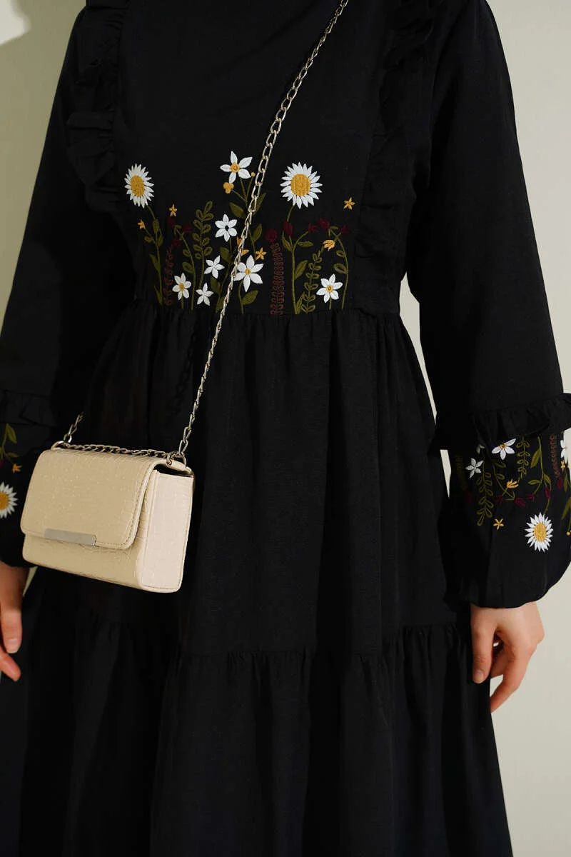 Ruffled Collar Embroidered Poplin Dress Black بالجملة dress view 3 - Hicabistan مصنع تركيا