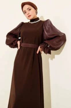 Pearl Detail Belted Evening Dress Brown Großhandel dress view 2 - Hicabistan Türkei Fabrik