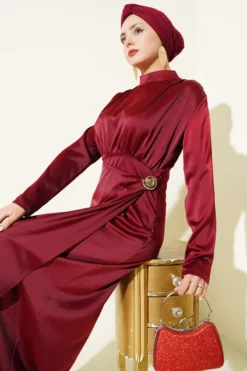 Side Gathered Satin Evening Dress with Gold Buckle Burgundy groothandel dress - Hicabistan Turkije fabriek