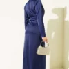 Side Gathered Satin Evening Dress with Gold Buckle Navy Blue بالجملة dress view 3 - Hicabistan مصنع تركيا