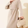 Horizontal Openwork Belted Knit Dress Beige al por mayor dress view 2 - Hicabistan fábrica Turquía