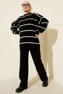 Vista alternativa di Horizontal Striped Balloon Sleeve Knit Tunic Black
