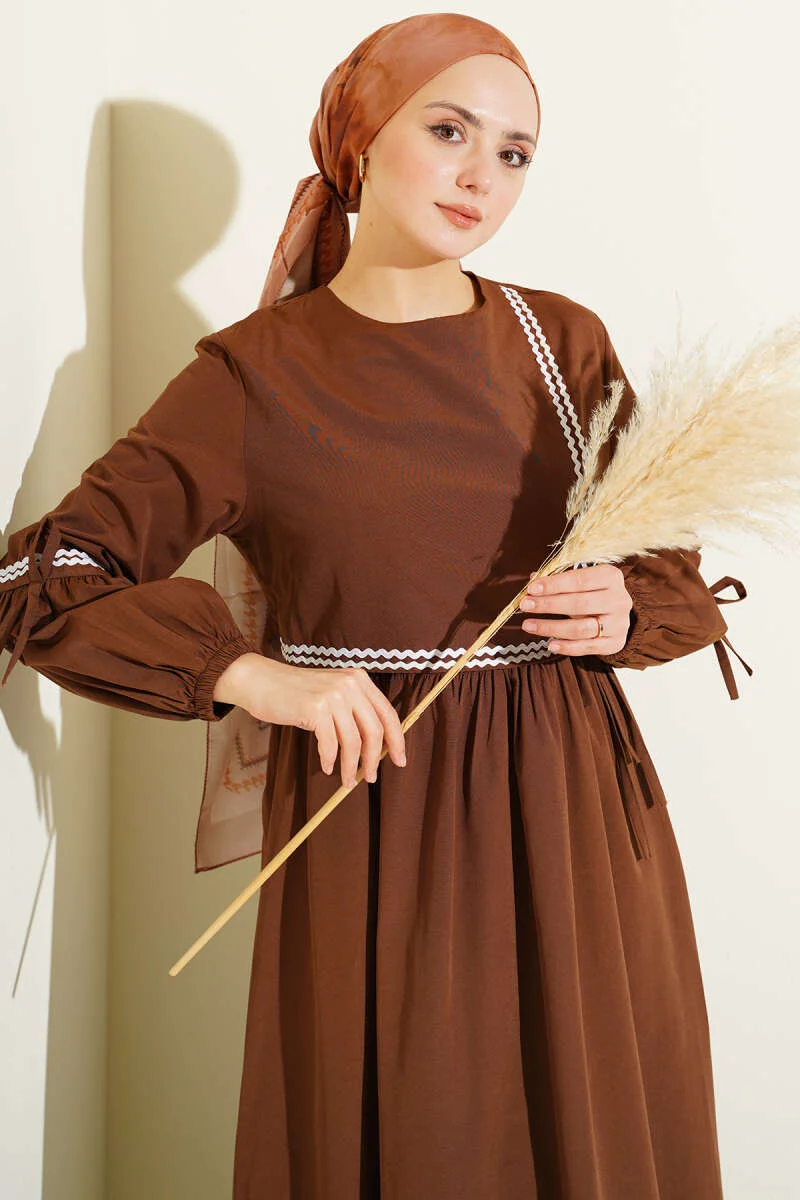 Zigzag Embroidered Side Tie Poplin Dress Brown - Afbeelding 2