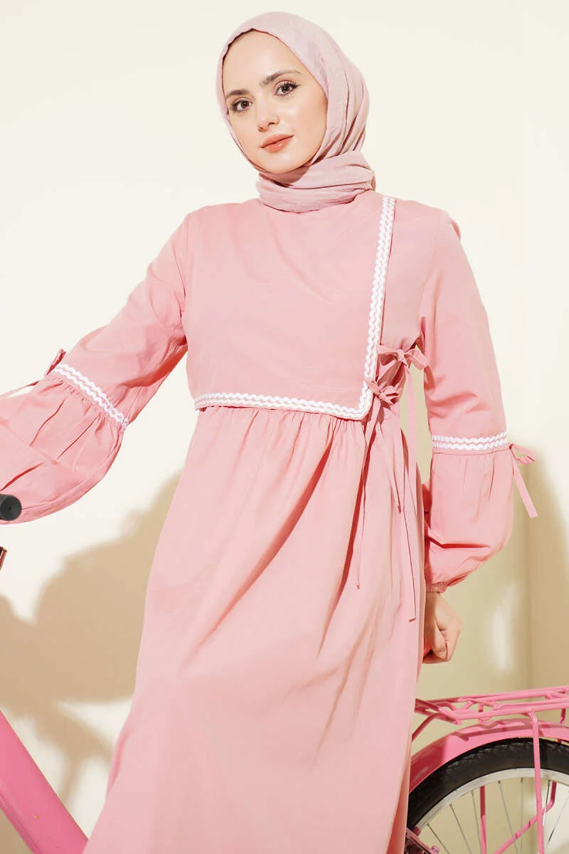 Zigzag Embroidered Side Tie Poplin Dress Powder Pink بالجملة dress view 2 - Hicabistan مصنع تركيا
