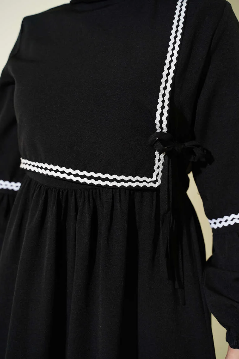 Zigzag Embroidered Side Tie Poplin Dress Black Großhandel dress view 4 - Hicabistan Türkei Fabrik