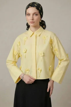 3D Flower Appliqué Shirt Yellow en gros shirt - Hicabistan usine Turquie