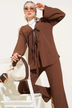 Alternative view of Cropped Tie-Front Two-Piece Set Brown