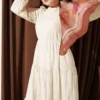 Dress with Belt and Embroidery Beige al por mayor dress view 2 - Hicabistan fábrica Turquía