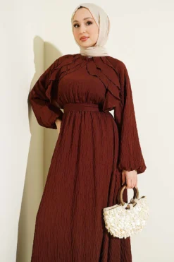 Vista alternativa di Belted Ruffled Dress Brown