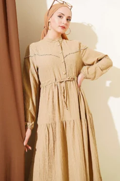 Belted Buttoned Tree Bark Dress Beige all'ingrosso dress view 2 - Hicabistan fabbrica Turchia