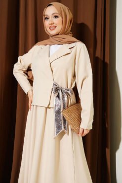 Vista alternativa di Belted Skirt Two-Piece Set Beige