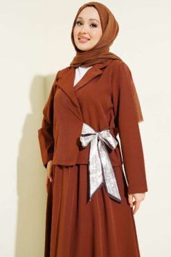 Vista alternativa di Belted Skirt Two-Piece Set Brown