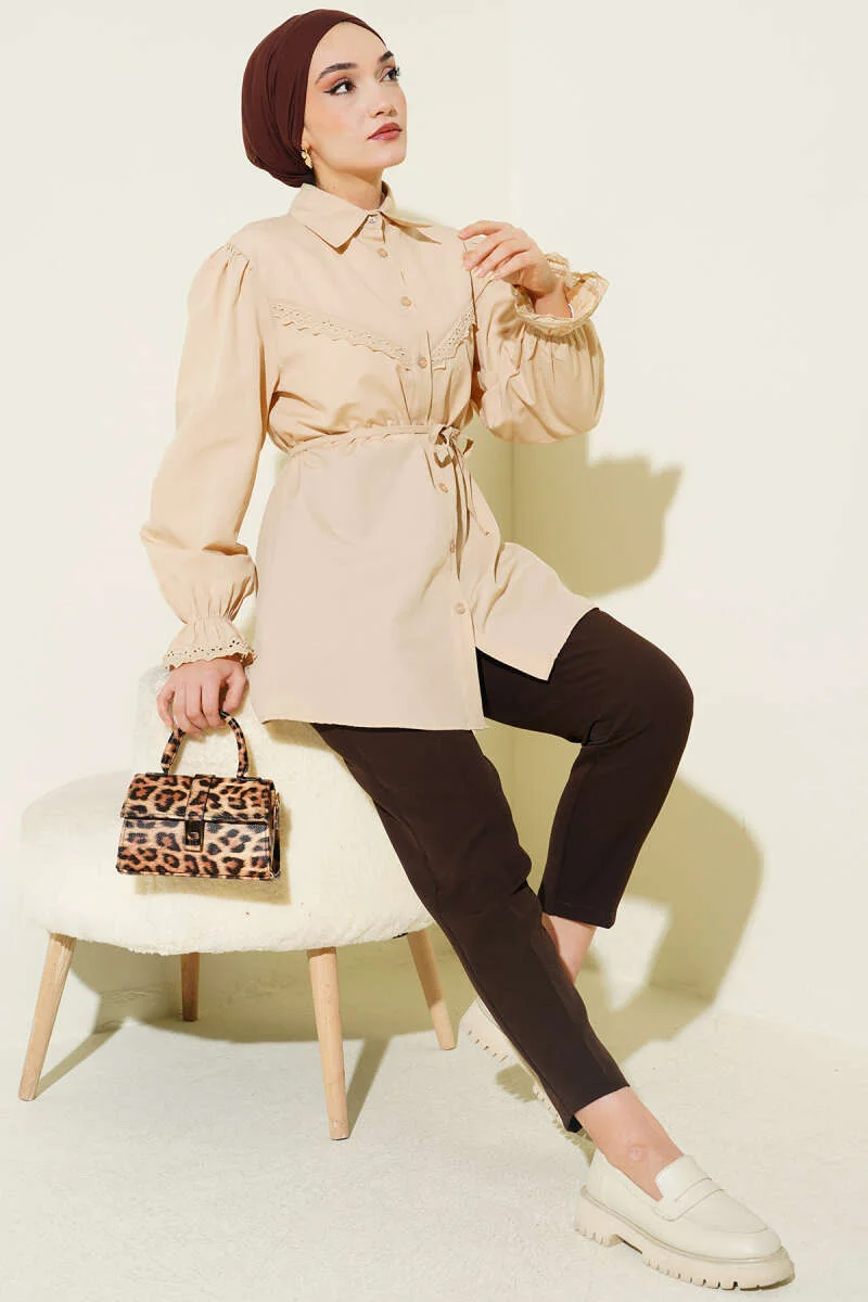 Cuff Elastic Lace Detail Shirt Beige en gros shirt view 2 - Hicabistan usine Turquie