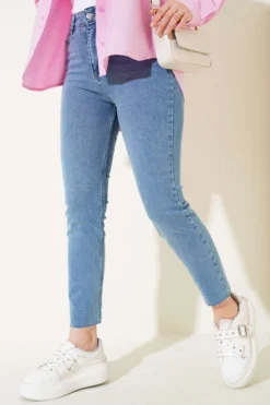Distressed Skinny Jeans