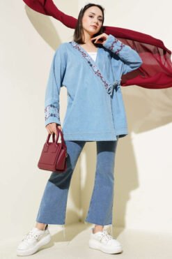 Vue alternative de Floral Embroidered Denim Kimono