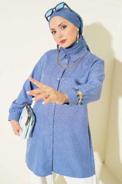 Shirt with Double Pockets and Chain Necklace Blue